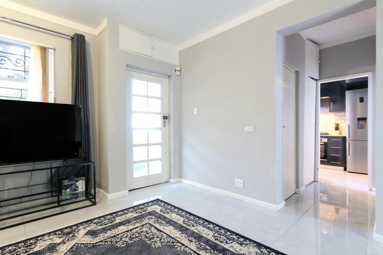 Nederburg, Sea Point, 2 Bed Apt - New Кейптаун Экстерьер фото