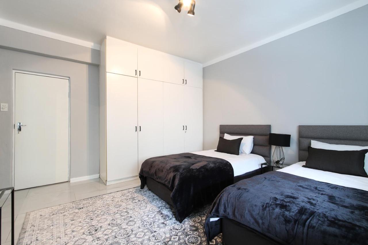 Nederburg, Sea Point, 2 Bed Apt - New Кейптаун Экстерьер фото